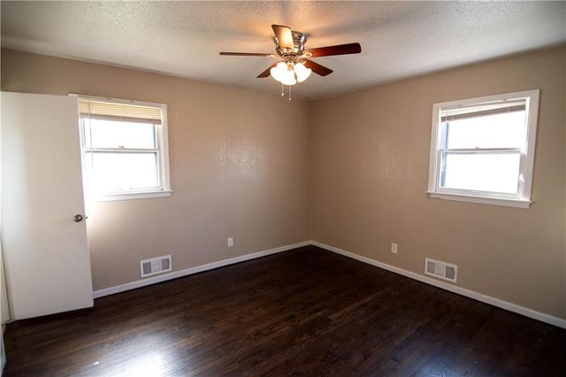 13112 Winchester Avenue, Grandview, MO 64030