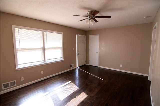 13112 Winchester Avenue, Grandview, MO 64030