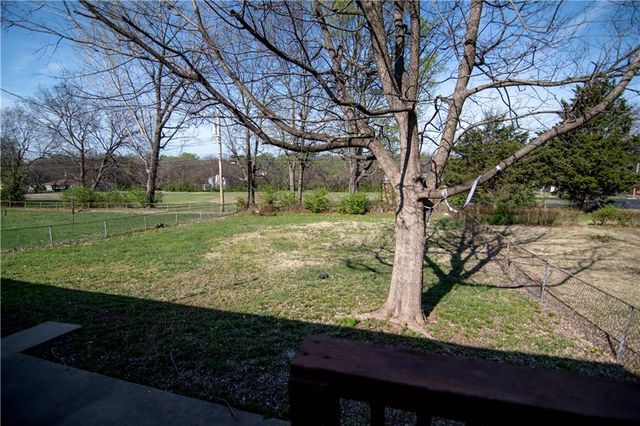 13112 Winchester Avenue, Grandview, MO 64030