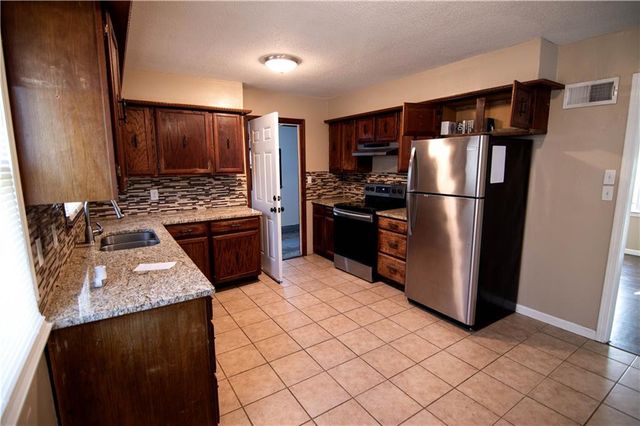 13112 Winchester Avenue, Grandview, MO 64030