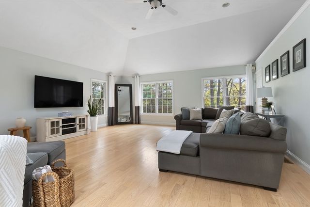 111 Flint Farm Rd, Middleton, MA 01949