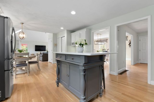 111 Flint Farm Rd, Middleton, MA 01949