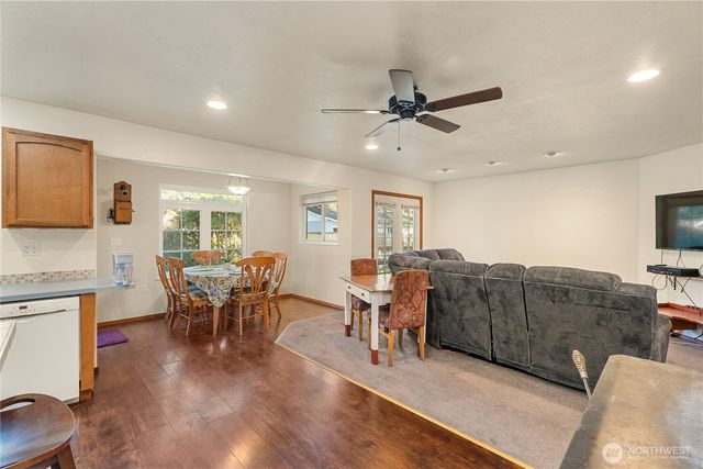 804 Scoter Court SE, Ocean Shores, WA 98569