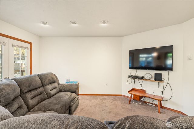 804 Scoter Court SE, Ocean Shores, WA 98569