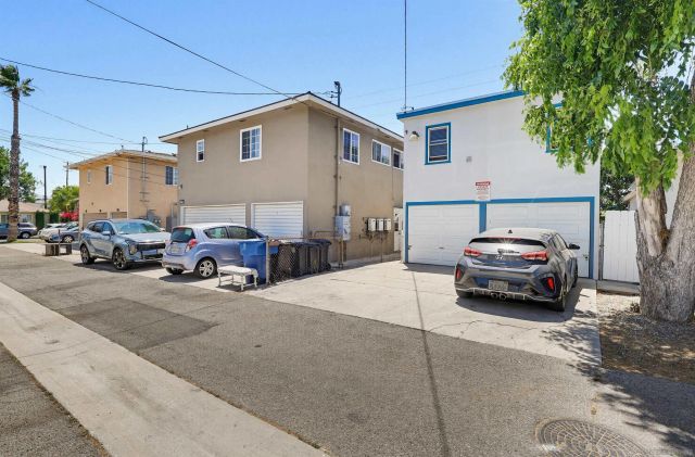 3809 W Chandler Blvd, Burbank, CA 91505