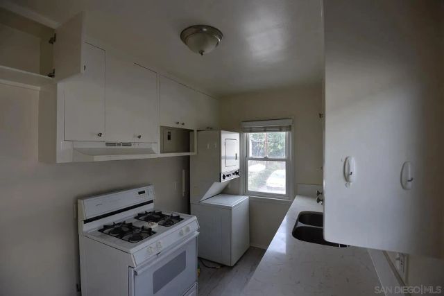 3809 W Chandler Blvd, Burbank, CA 91505