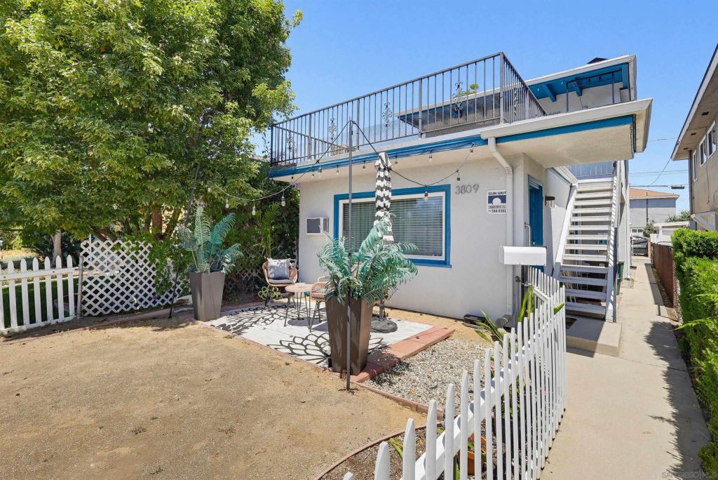 3809 W Chandler Blvd, Burbank, CA 91505