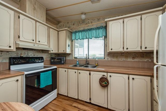 7152 EL TORRO STREET, Zephyrhills, FL 33541