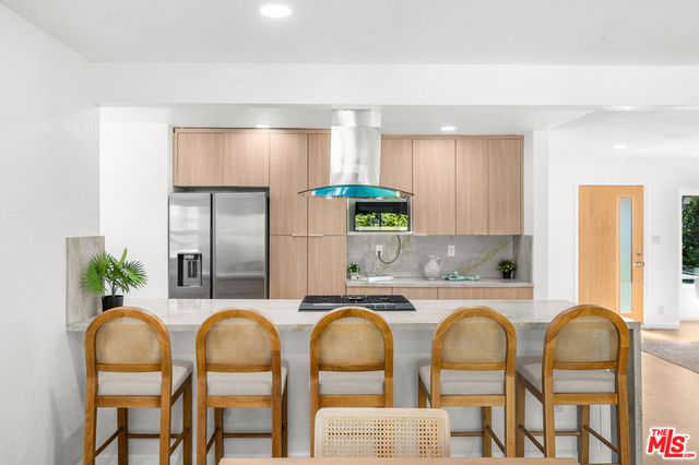 5124 Hillcrest Drive, Los Angeles, CA 90043