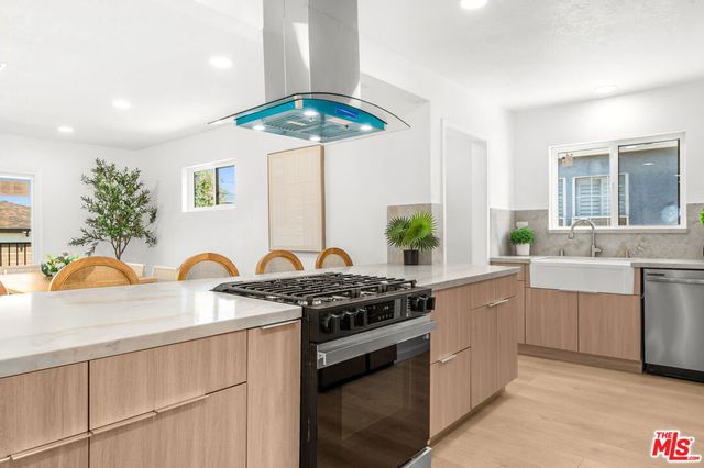 5124 Hillcrest Drive, Los Angeles, CA 90043