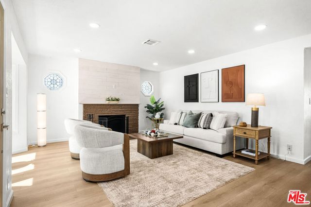 5124 Hillcrest Drive, Los Angeles, CA 90043