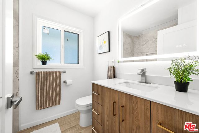5124 Hillcrest Drive, Los Angeles, CA 90043