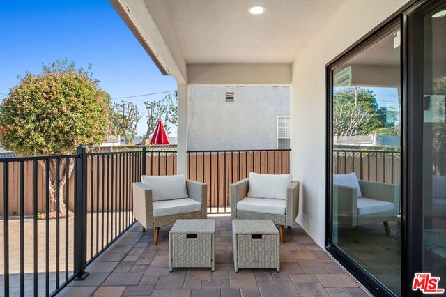 5124 Hillcrest Drive, Los Angeles, CA 90043