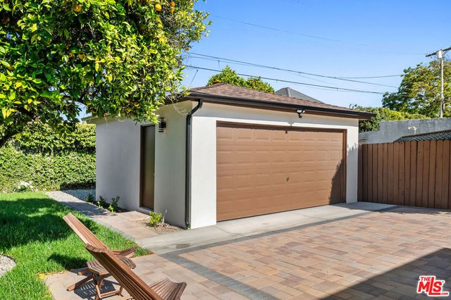 5124 Hillcrest Drive, Los Angeles, CA 90043
