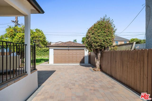5124 Hillcrest Drive, Los Angeles, CA 90043