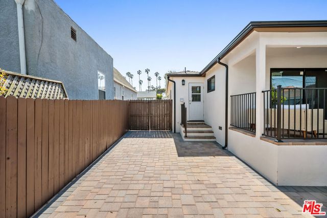 5124 Hillcrest Drive, Los Angeles, CA 90043