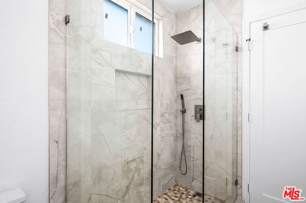 Image 22 of property listing at 5124 Hillcrest Drive, Los Angeles, CA 90043