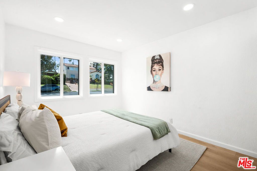 Image 24 of property listing at 5124 Hillcrest Drive, Los Angeles, CA 90043