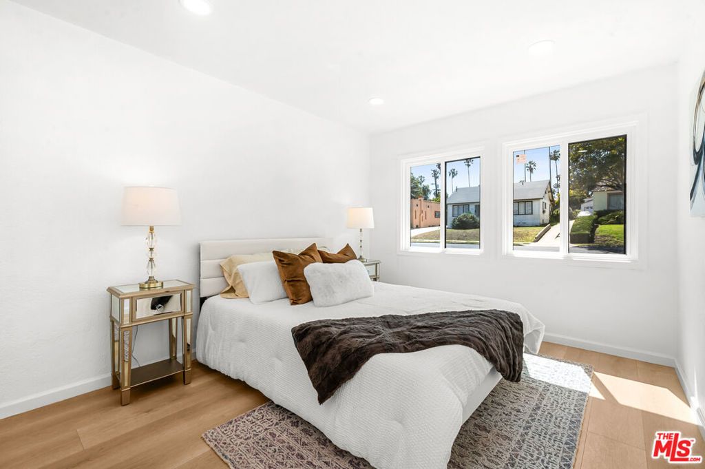 Image 27 of property listing at 5124 Hillcrest Drive, Los Angeles, CA 90043