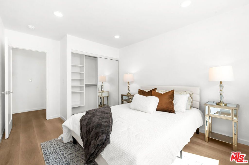 Image 29 of property listing at 5124 Hillcrest Drive, Los Angeles, CA 90043