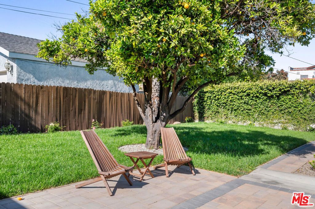 Image 35 of property listing at 5124 Hillcrest Drive, Los Angeles, CA 90043