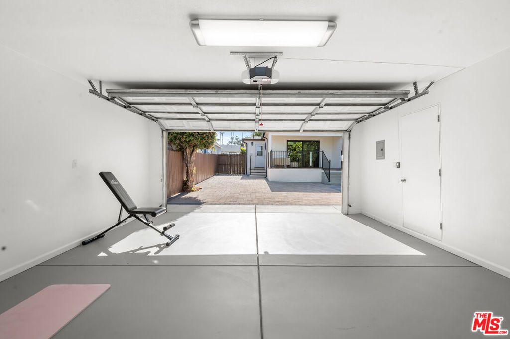 Image 38 of property listing at 5124 Hillcrest Drive, Los Angeles, CA 90043