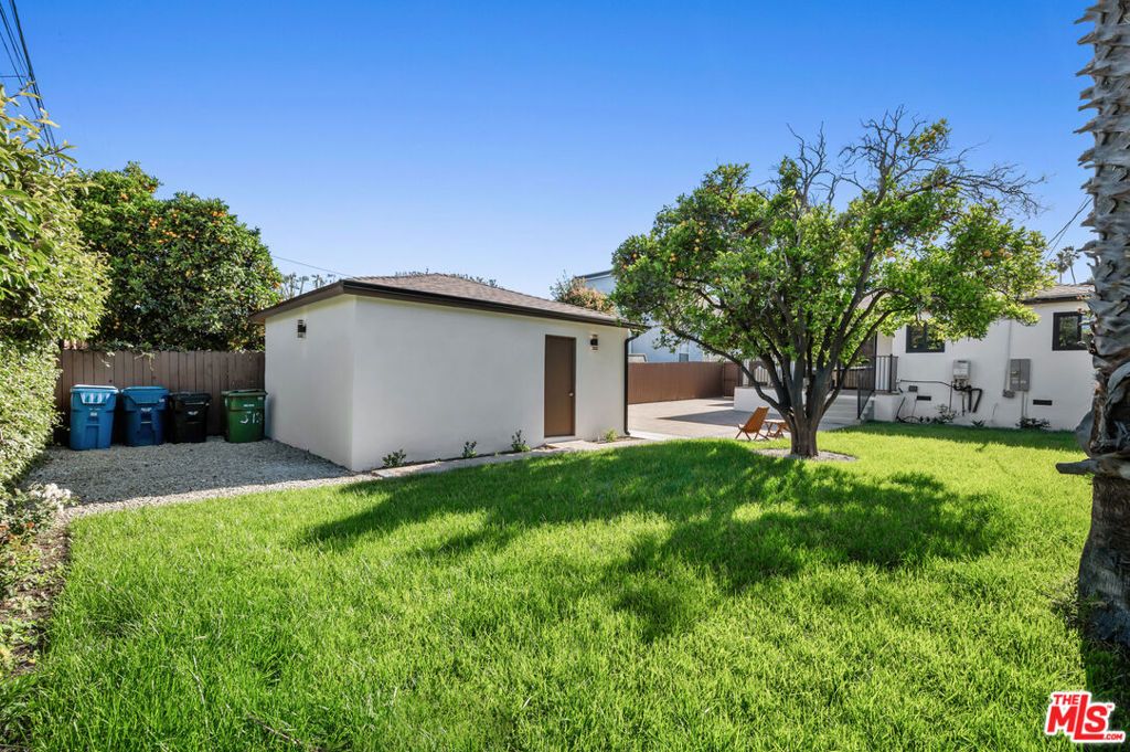 Image 39 of property listing at 5124 Hillcrest Drive, Los Angeles, CA 90043