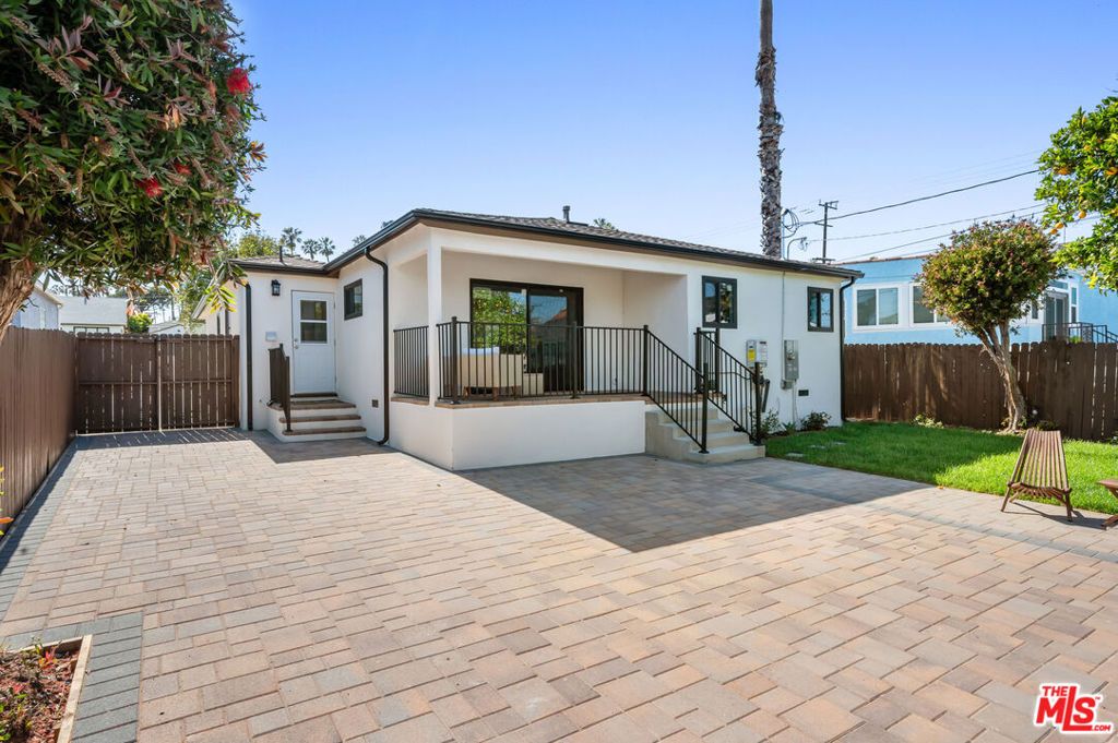 Image 41 of property listing at 5124 Hillcrest Drive, Los Angeles, CA 90043