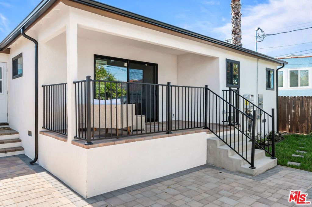 Image 42 of property listing at 5124 Hillcrest Drive, Los Angeles, CA 90043