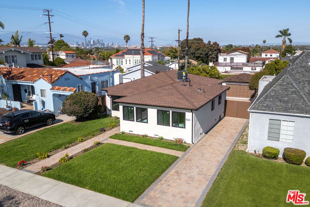 Image 44 of property listing at 5124 Hillcrest Drive, Los Angeles, CA 90043
