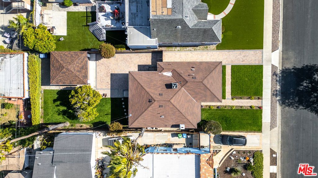 Image 49 of property listing at 5124 Hillcrest Drive, Los Angeles, CA 90043