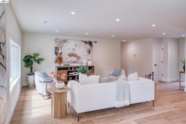 2171 Dorsch Rd, Walnut Creek, CA 94598