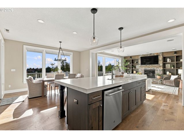 5122 HERON Dr, West Linn, OR 97068