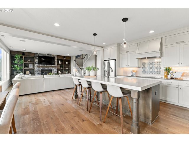 5122 HERON Dr, West Linn, OR 97068