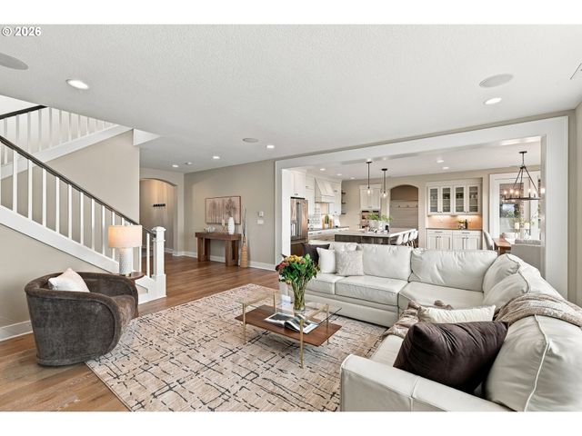 5122 HERON Dr, West Linn, OR 97068