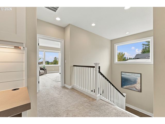 5122 HERON Dr, West Linn, OR 97068