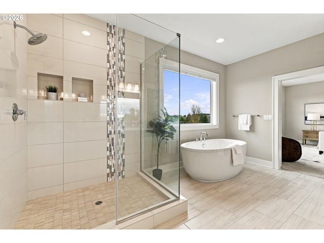 5122 HERON Dr, West Linn, OR 97068
