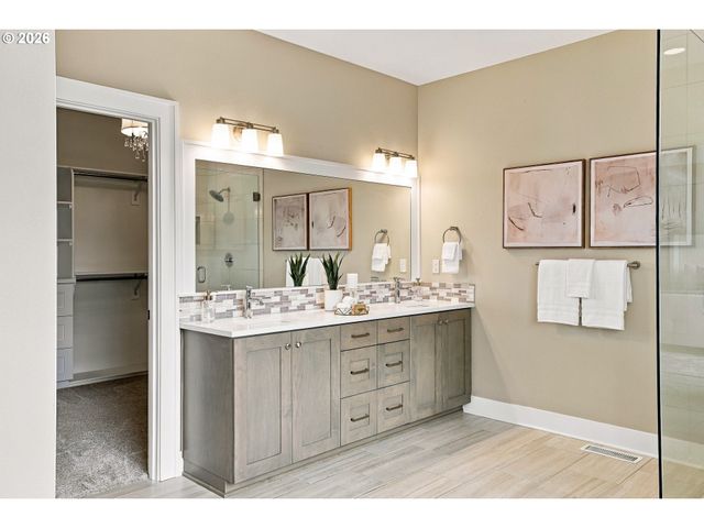 5122 HERON Dr, West Linn, OR 97068