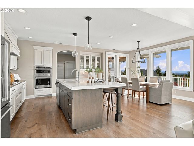 5122 HERON Dr, West Linn, OR 97068