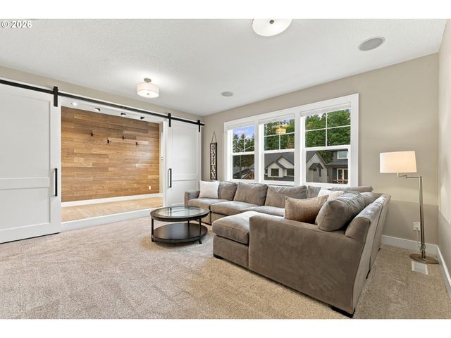 5122 HERON Dr, West Linn, OR 97068