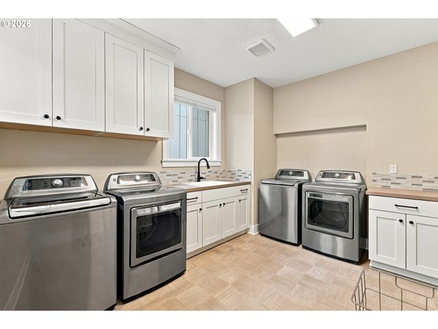5122 HERON Dr, West Linn, OR 97068