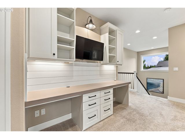 5122 HERON Dr, West Linn, OR 97068