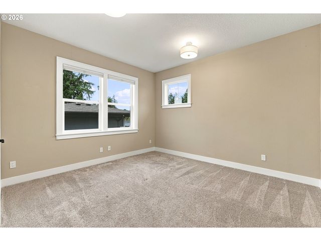 5122 HERON Dr, West Linn, OR 97068