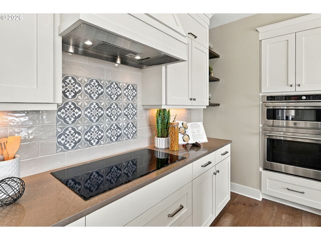 5122 HERON Dr, West Linn, OR 97068