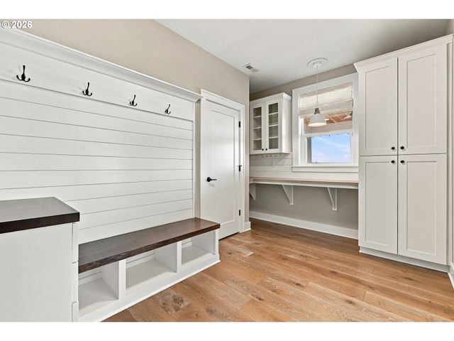 5122 HERON Dr, West Linn, OR 97068