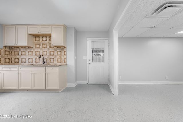 6415 Glenwood Rd, Louisville, KY 40222