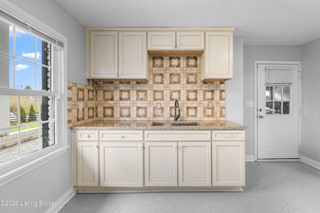 6415 Glenwood Rd, Louisville, KY 40222