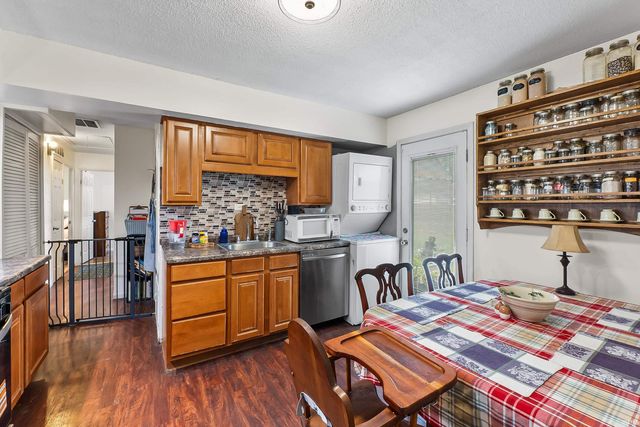 627 Courtney Drive, Fort Wayne, IN 46774