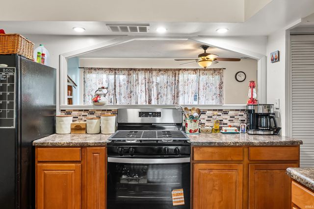 627 Courtney Drive, Fort Wayne, IN 46774