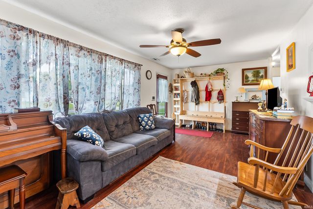 627 Courtney Drive, Fort Wayne, IN 46774